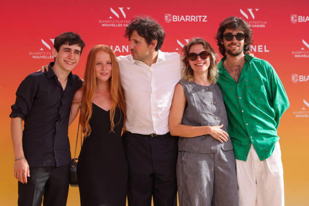 The cast and crew of the film Adieu monde cruel by director Félix de Givry at the Théâtre de la Gare du Midi during the opening ceremony of the 2026 Biarritz International Film Festival Nouvelles Vagues, on June 23, 2026. Milo Machado Graner, Jane Beever, director Félix de Givry, producer Manon Messiant, and Tara Jay Bangalter Jean Marc Lhomer Bestimage Photocall before the opening ceremony of the Biarritz International Film Festival – Nouvelles Vagues 2026 at the Théâtre de la Gare du Midi in Biarritz on June 23, 2026, Biarritz, France,detected_source_language Copyright: xJean-MarcxLhomerx xBestimagexJean-MarcxLhomerx xBestimagex