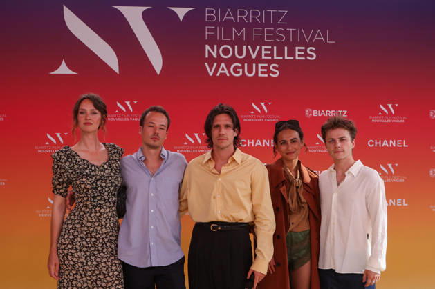 The cast and crew of the film Microstar, directed by Léopold Kraus, at the Théâtre de la Gare du Midi during the opening ceremony of the 2026 Biarritz International Film Festival Nouvelles Vagues, on June 23, 2026. Maddie Kulicka, Léopld Kraus, Abraham Walper, Raîka Hazanavicius, and Félix Lefebvre Jean Marc Lhomer Bestimage Photocall before the opening ceremony of the Biarritz International Film Festival – Nouvelles Vagues 2026 at the Théâtre de la Gare du Midi in Biarritz on June 23, 2026, Biarritz, France,detected_source_language Copyright: xJean-MarcxLhomerx xBestimagexJean-MarcxLhomerx xBestimagex