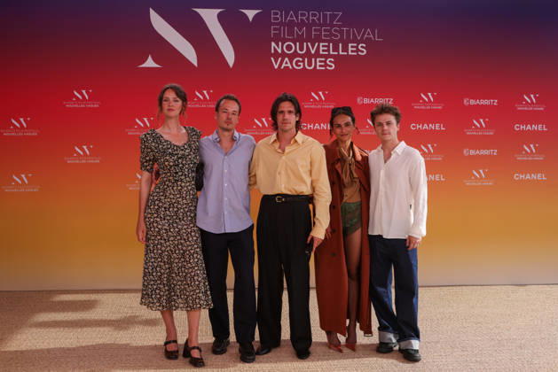 The cast and crew of the film Microstar, directed by Léopold Kraus, at the Théâtre de la Gare du Midi during the opening ceremony of the 2026 Biarritz International Film Festival Nouvelles Vagues, on June 23, 2026. Maddie Kulicka, Léopld Kraus, Abraham Walper, Raîka Hazanavicius, and Félix Lefebvre Jean Marc Lhomer Bestimage Photocall before the opening ceremony of the Biarritz International Film Festival – Nouvelles Vagues 2026 at the Théâtre de la Gare du Midi in Biarritz on June 23, 2026, Biarritz, France,detected_source_language Copyright: xJean-MarcxLhomerx xBestimagexJean-MarcxLhomerx xBestimagex