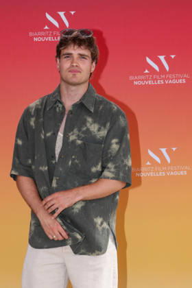 Esteban Vial at the Théâtre de la Gare du Midi during the opening ceremony of the 2026 Biarritz International Film Festival Nouvelles Vagues, on June 23, 2026. Jean Marc Lhomer, Bestimage. Photocall before the opening ceremony of the Biarritz International Film Festival – Nouvelles Vagues 2026 at the Théâtre de la Gare du Midi in Biarritz on June 23, 2026, Biarritz, France,detected_source_language  Copyright: xJean-MarcxLhomerx xBestimagexJean-MarcxLhomerx xBestimagex