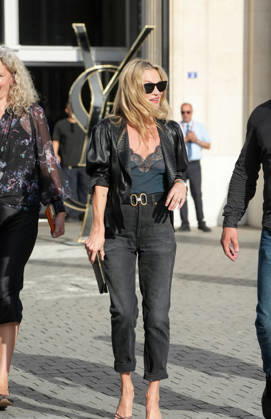 Kate Moss at the Saint Laurent Mens Spring Summer 2027 fashion show at the Bourse du Commerce in Paris on June 23, 2026. Anne Sophie Guebey, Bestimage. Celebrities at the Saint Laurent Mens Spring Summer 2027 fashion show at the Bourse du Commerce in Paris on June 23, 2026, Paris, France,detected_source_language  Copyright: xAnne-SophiexGuebeyx xBestimagexAnne-SophiexGuebeyx xBestimagex