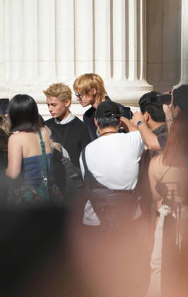 Martin Edwards, James Zhao, members of the band Cortis at the Saint Laurent Men’s Spring Summer 2027 fashion show at the Bourse du Commerce in Paris on June 23, 2026. Anne Sophie Guebey, Bestimage. Celebrities at the Saint Laurent Men’s Spring Summer 2027 fashion show at the Bourse du Commerce in Paris on June 23, 2026, Paris, France,detected_source_language  Copyright: xAnne-SophiexGuebeyx xBestimagexAnne-SophiexGuebeyx xBestimagex