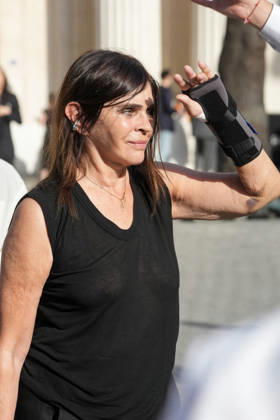 Carine Roitfeld at the Saint Laurent Mens Spring Summer 2027 fashion show at the Bourse du Commerce in Paris on June 23, 2026. Anne Sophie Guebey, Bestimage. Celebrities at the Saint Laurent Mens Spring Summer 2027 fashion show at the Bourse du Commerce in Paris on June 23, 2026, Paris, France,detected_source_language  Copyright: xAnne-SophiexGuebeyx xBestimagexAnne-SophiexGuebeyx xBestimagex