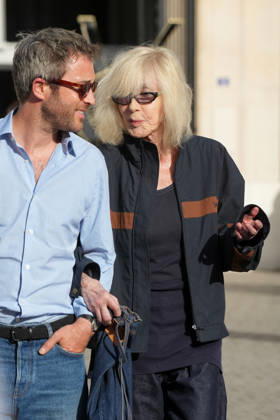 Betty Catroux at the Saint Laurent Mens Spring Summer 2027 fashion show at the Bourse du Commerce in Paris on June 23, 2026. Anne Sophie Guebey, Bestimage. Celebrities at the Saint Laurent Mens Spring Summer 2027 fashion show at the Bourse du Commerce in Paris on June 23, 2026, Paris, France,detected_source_language  Copyright: xAnne-SophiexGuebeyx xBestimagexAnne-SophiexGuebeyx xBestimagex