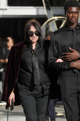 Béatrice Dalle at the Saint Laurent Mens Spring Summer 2027 fashion show at the Bourse du Commerce in Paris on June 23, 2026. Anne Sophie Guebey, Bestimage. Celebrities at the Saint Laurent Mens Spring Summer 2027 fashion show at the Bourse du Commerce in Paris on June 23, 2026, Paris, France,detected_source_language  Copyright: xAnne-SophiexGuebeyx xBestimagexAnne-SophiexGuebeyx xBestimagex