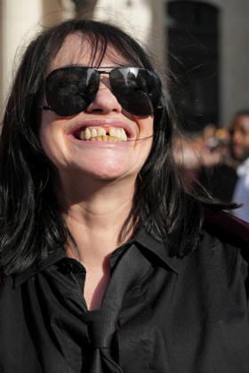 Béatrice Dalle at the Saint Laurent Mens Spring Summer 2027 fashion show at the Bourse du Commerce in Paris on June 23, 2026. Anne Sophie Guebey, Bestimage. Celebrities at the Saint Laurent Mens Spring Summer 2027 fashion show at the Bourse du Commerce in Paris on June 23, 2026, Paris, France,detected_source_language  Copyright: xAnne-SophiexGuebeyx xBestimagexAnne-SophiexGuebeyx xBestimagex