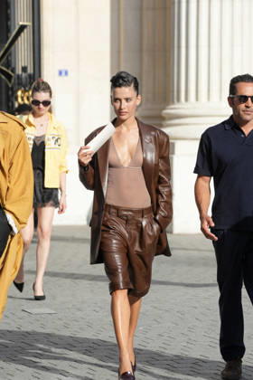 Livia Nunes at the Saint Laurent Mens Spring Summer 2027 fashion show at the Bourse du Commerce in Paris on June 23, 2026. Anne Sophie Guebey, Bestimage. Celebrities at the Saint Laurent Mens Spring Summer 2027 fashion show at the Bourse du Commerce in Paris on June 23, 2026, Paris, France,detected_source_language  Copyright: xAnne-SophiexGuebeyx xBestimagexAnne-SophiexGuebeyx xBestimagex