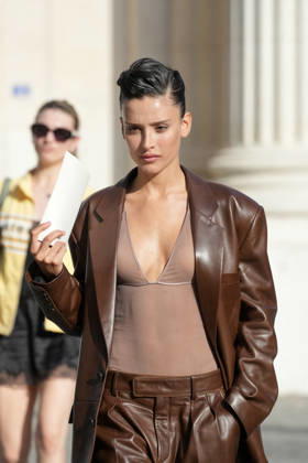 Livia Nunes at the Saint Laurent Mens Spring Summer 2027 fashion show at the Bourse du Commerce in Paris on June 23, 2026. Anne Sophie Guebey, Bestimage. Celebrities at the Saint Laurent Mens Spring Summer 2027 fashion show at the Bourse du Commerce in Paris on June 23, 2026, Paris, France,detected_source_language  Copyright: xAnne-SophiexGuebeyx xBestimagexAnne-SophiexGuebeyx xBestimagex