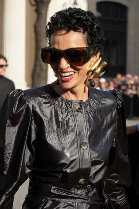 Farida Khelfa at the Saint Laurent Mens Spring Summer 2027 fashion show at the Bourse du Commerce in Paris on June 23, 2026. Anne Sophie Guebey, Bestimage. Celebrities at the Saint Laurent Mens Spring Summer 2027 fashion show at the Bourse du Commerce in Paris on June 23, 2026, Paris, France,detected_source_language  Copyright: xAnne-SophiexGuebeyx xBestimagexAnne-SophiexGuebeyx xBestimagex