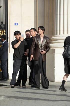 Ahn Hyo-seop at the Saint Laurent Mens Spring Summer 2027 fashion show at the Bourse du Commerce in Paris on June 23, 2026. Anne Sophie Guebey, Bestimage. Celebrities at the Saint Laurent Mens Spring Summer 2027 fashion show at the Bourse du Commerce in Paris on June 23, 2026, Paris, France,detected_source_language  Copyright: xAnne-SophiexGuebeyx xBestimagexAnne-SophiexGuebeyx xBestimagex