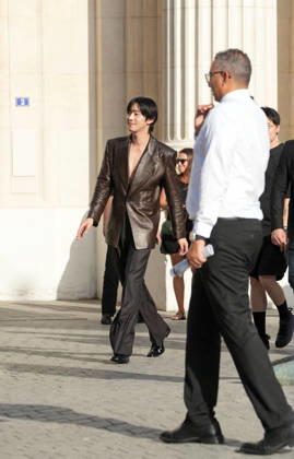 Ahn Hyo-seop at the Saint Laurent Mens Spring Summer 2027 fashion show at the Bourse du Commerce in Paris on June 23, 2026. Anne Sophie Guebey, Bestimage. Celebrities at the Saint Laurent Mens Spring Summer 2027 fashion show at the Bourse du Commerce in Paris on June 23, 2026, Paris, France,detected_source_language  Copyright: xAnne-SophiexGuebeyx xBestimagexAnne-SophiexGuebeyx xBestimagex