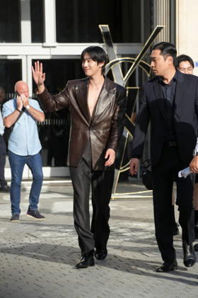 Ahn Hyo-seop at the Saint Laurent Mens Spring Summer 2027 fashion show at the Bourse du Commerce in Paris on June 23, 2026. Anne Sophie Guebey, Bestimage. Celebrities at the Saint Laurent Mens Spring Summer 2027 fashion show at the Bourse du Commerce in Paris on June 23, 2026, Paris, France,detected_source_language  Copyright: xAnne-SophiexGuebeyx xBestimagexAnne-SophiexGuebeyx xBestimagex