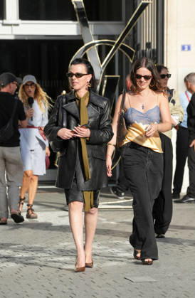 Debi Mazar and her daughter Evelina Maria Corcos at the Saint Laurent Mens Spring Summer 2027 fashion show at the Bourse du Commerce in Paris on June 23, 2026. Anne Sophie Guebey, Bestimage. Celebrities at the Saint Laurent Mens Spring Summer 2027 fashion show at the Bourse du Commerce in Paris on June 23, 2026, Paris, France,detected_source_language  Copyright: xAnne-SophiexGuebeyx xBestimagexAnne-SophiexGuebeyx xBestimagex