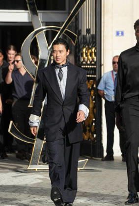 Kento Yamazaki at the Saint Laurent Mens Spring Summer 2027 fashion show at the Bourse du Commerce in Paris on June 23, 2026. Anne Sophie Guebey, Bestimage. Celebrities at the Saint Laurent Mens Spring Summer 2027 fashion show at the Bourse du Commerce in Paris on June 23, 2026, Paris, France,detected_source_language  Copyright: xAnne-SophiexGuebeyx xBestimagexAnne-SophiexGuebeyx xBestimagex