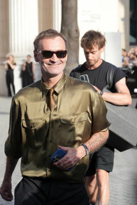 Augustin Trapenard at the Saint Laurent Mens Spring Summer 2027 fashion show at the Bourse du Commerce in Paris on June 23, 2026. Anne Sophie Guebey, Bestimage. Celebrities at the Saint Laurent Mens Spring Summer 2027 fashion show at the Bourse du Commerce in Paris on June 23, 2026, Paris, France,detected_source_language  Copyright: xAnne-SophiexGuebeyx xBestimagexAnne-SophiexGuebeyx xBestimagex