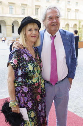 Patricia Riekel und Helmut Markwort bei der Verleihung vom 25. Friedenspreis des Deutschen Films - Die Brücke 2026 im CuvilliÃ s-Theater. München, 23.06.2026