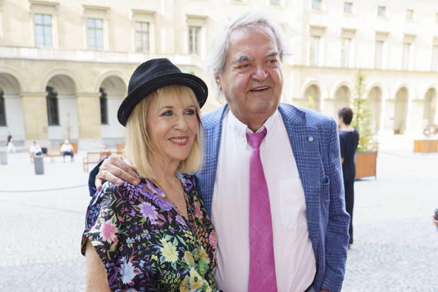 Patricia Riekel und Helmut Markwort bei der Verleihung vom 25. Friedenspreis des Deutschen Films - Die Brücke 2026 im CuvilliÃ s-Theater. München, 23.06.2026