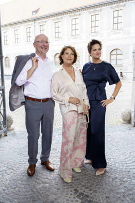 Alexander Putz, Janina Hartwig und Susanne Kellermann bei der Verleihung vom 25. Friedenspreis des Deutschen Films - Die Brücke 2026 im CuvilliÃ s-Theater. München, 23.06.2026