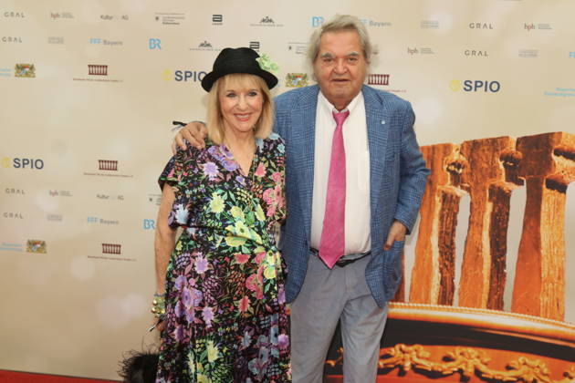 Patricia Riekel und Helmut Markwort bei der 25. Verleihung des Friedenspreises des Deutschen Films Die Brücke im Cuvillies Theater. München, 23.06.2026 Copyright: xAgenturxMatthiasxWehnertx xM.xGränzdörferx