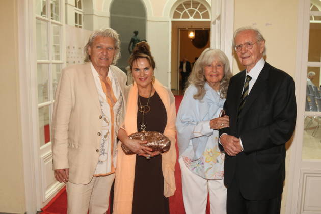 Ernst Hannawald und Maria Hannawald und Wera Klaus und Wilfried Klaus bei der 25. Verleihung des Friedenspreises des Deutschen Films Die Brücke im Cuvillies Theater. München, 23.06.2026 Copyright: xAgenturxMatthiasxWehnertx xM.xGränzdörferx