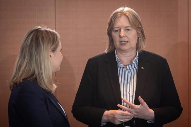 Berlin, Kabinettssitzung der Bundesregierung Kabinettssitzung der Bundesregierung am 24.06.2026 im Bundeskanzleramt in Berlin. Im Bild: Bärbel Bas (Arbeitsministerin, SPD) und Verena Hubertz (Bundesministerin für Wohnen, Stadtentwicklung und Bauwesen). Berlin Bundeskanzleramt Berlin Deutschland