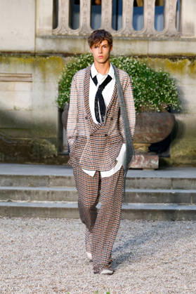 Dior Homme Ready-to-Wear Mens Spring Summer 2027 Fashion Show during Paris Fashion Week, France, on June 24, 2026 Bestimage Runway during the Dior Homme Men’s Spring Summer 2027 fashion show as part of Paris Fashion Week on June 24, 2026 in Paris, France Paris, France,detected_source_language  Copyright: xAgencex xBestimagexAgencex xBestimagex