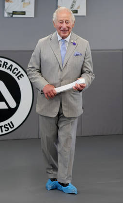 The King Hears How The Charity Reorg Uses Jiu Jitsu To Support Those Facing Physical, Mental And Social Challenges LONDON, ENGLAND - JUNE 24: King Charles III smiles as he receives a white belt during a visit to charity REORG at the Roger Gracie Brazilian Jiu Jitsu Academy on June 24, 2026 in London, England. REORG supports military personnel, veterans and emergency service workers through Brazilian Jiu Jitsu training in safe and supportive environments., Credit:Chris Jackson PA ROTA - B68 Avalon United Kingdom, England, London  Copyright: xChrisxJacksonx xPAxROTAx-xB68x xAvalonx 1112203145