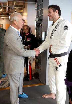 The King Hears How The Charity Reorg Uses Jiu Jitsu To Support Those Facing Physical, Mental And Social Challenges LONDON, ENGLAND - JUNE 24: King Charles III smiles and shakes hands with a student during a visit to charity REORG at the Roger Gracie Brazilian Jiu Jitsu Academy on June 24, 2026 in London, England. REORG supports military personnel, veterans and emergency service workers through Brazilian Jiu Jitsu training in safe and supportive environments., Credit:Chris Jackson PA ROTA - B68 Avalon United Kingdom, England, London  Copyright: xChrisxJacksonx xPAxROTAx-xB68x xAvalonx 1112203155