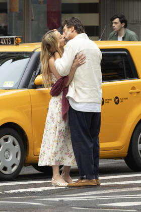 Kate Hudson und Javier Bardem bei den Dreharbeitem zum Kinofilm Hello & Paris in Downtown Manhattan. New York, 23.06.2026
