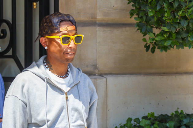 Pharrell Williams and his wife Helen Lasichanh were spotted leaving the Parisian luxury hotel The Ritz the day after the Louis Vuitton Spring Summer 2027 Men’s Ready-to-Wear Collection fashion show during Paris Fashion Week, France, on June 24, 2026. Enzo Hingant Bertrand Bestimage Pharrell Williams and his wife Helen Lasichanh were seen out and about in Paris during Paris Fashion Week, in Paris, France, on June 24, 2026. Pictured: Pharrell Williams and Helen Lasichanh, Paris, France  Copyright: xEnzoxHingant-Bertrandx xBestimagexEnzoxHingant-Bertrandx xBestimagex