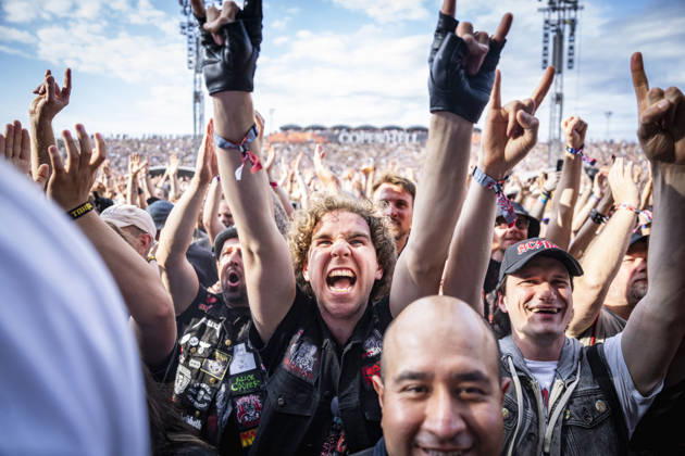 Denmark Copenhell 2026 The audiens greets American rock legend Alice Cooper as he preforms during the Copenhell festival in Copenhagen, Denmark, Wednesday, June 24, 2026. (Photo: Sebastian Elias Uth Ritzau Scanpix) , Denmark Copyright: Ritzau Scanpix SebastianxEliasxUthx spdk20260624-184758-L