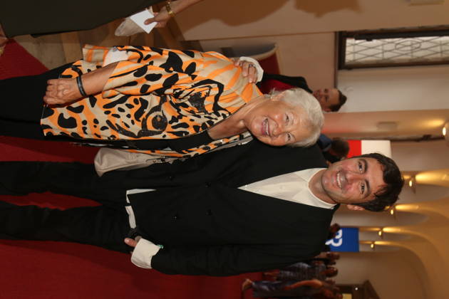 Ilke Catak mit Großmutter bei der 25. Verleihung des Friedenspreises des Deutschen Films Die Brücke im Cuvillies Theater. München, 23.06.2026 Copyright: xAgenturxMatthiasxWehnertx xM.xGränzdörferx