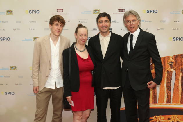 Ingo Fliess und Ilke Catak mit Gästen bei der 25. Verleihung des Friedenspreises des Deutschen Films Die Brücke im Cuvillies Theater. München, 23.06.2026 Copyright: xAgenturxMatthiasxWehnertx xM.xGränzdörferx