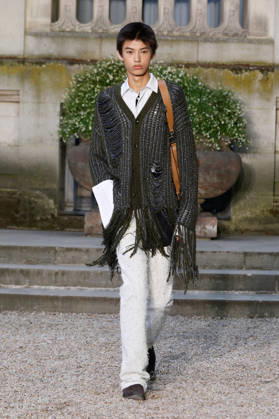 (260624) -- PARIS, June 24, 2026 -- A model presents a creation from the menswear Spring Summer 2027 collections by Dior during the Men Paris Fashion Week, in Paris, France, on June 24, 2026. ( Handout via Xinhua) FRANCE-PARIS-MEN FASHION WEEK-DIOR MeetEurope 