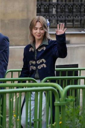 Jimin at the Dior Homme Spring Summer 2027 Ready-to-Wear fashion show during Paris Fashion Week on June 24, 2026. Anne Sophie Guebey, Bestimage. Celebrities at the Dior Homme Spring Summer 2027 Ready-to-Wear fashion show during Paris Fashion Week on June 24, 2026, Paris, France  Copyright: xAnne-SophiexGuebeyx xBestimagexAnne-SophiexGuebeyx xBestimagex