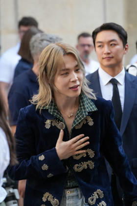 Jimin at the Dior Homme Spring Summer 2027 Ready-to-Wear fashion show during Paris Fashion Week on June 24, 2026. Anne Sophie Guebey, Bestimage. Celebrities at the Dior Homme Spring Summer 2027 Ready-to-Wear fashion show during Paris Fashion Week on June 24, 2026, Paris, France  Copyright: xAnne-SophiexGuebeyx xBestimagexAnne-SophiexGuebeyx xBestimagex