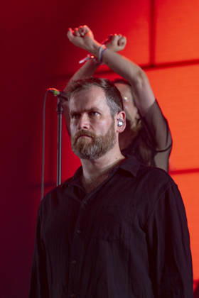 CELEBRITES : Printemps de Perouges - Saint-Maurice-de-Remens (01) France - 24 06 2026 Chris Barnes du groupe The Australian Pink Floyd Show se produit sur la scene du festival Printemps de PÃ rouges au chÃ¢teau de Saint-Maurice-de-RÃ mens (01 - France-) le 24 06 2026. Photo Sandrine Thesillat PsNewZ  Copyright: xSandrinexTHESILLATx