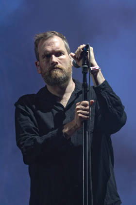 CELEBRITES : Printemps de Perouges - Saint-Maurice-de-Remens (01) France - 24 06 2026 Chris Barnes du groupe The Australian Pink Floyd Show se produit sur la scene du festival Printemps de PÃ rouges au chÃ¢teau de Saint-Maurice-de-RÃ mens (01 - France-) le 24 06 2026. Photo Sandrine Thesillat PsNewZ  Copyright: xSandrinexTHESILLATx