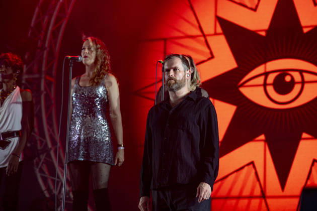 CELEBRITES : Printemps de Perouges - Saint-Maurice-de-Remens (01) France - 24 06 2026 Chris Barnes et Lorelei McBroom, Emily Lynn, Lara Smiles du groupe The Australian Pink Floyd Show se produisent sur la scene du festival Printemps de PÃ rouges au chÃ¢teau de Saint-Maurice-de-RÃ mens (01 - France-) le 24 06 2026. Photo Sandrine Thesillat PsNewZ  Copyright: xSandrinexTHESILLATx