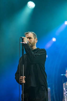 CELEBRITES : Printemps de Perouges - Saint-Maurice-de-Remens (01) France - 24 06 2026 Chris Barnes du groupe The Australian Pink Floyd Show se produit sur la scene du festival Printemps de PÃ rouges au chÃ¢teau de Saint-Maurice-de-RÃ mens (01 - France-) le 24 06 2026. Photo Sandrine Thesillat PsNewZ  Copyright: xSandrinexTHESILLATx