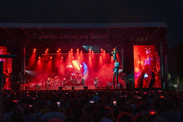 CELEBRITES : Printemps de Perouges - Saint-Maurice-de-Remens (01) France - 24 06 2026 Luc Ledy-Lepine, Paul Bonney, Ricky Howard, Chris Barnes, Lorelei McBroom, Alex Francois, Emily Lynn, Lara Smiles du groupe The Australian Pink Floyd Show se produisent sur la scene du festival Printemps de PÃ rouges au chÃ¢teau de Saint-Maurice-de-RÃ mens (01 - France-) le 24 06 2026. Photo Sandrine Thesillat PsNewZ  Copyright: xSandrinexTHESILLATx