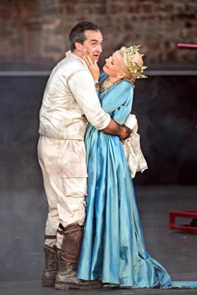 Bad Hersfelder Festspiele - Parzival . Schauspieler Bijan Zamani und Schauspielerin Varia Linnea Sjöström während der Fotoprobe zur Inszenierung Parzival im Rahmen der Bad Hersfelder Festspiele am 24.06.2026 in der Stiftsruine Bad Hersfeld. 20260624MWI129751