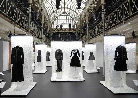 Illustration: Azzedine Alaïa and Christian Dior: Two Masters of Haute Couture Exhibition at the Azzedine Alaïa Foundation in Paris on June 24, 2026 Anne Sophie Guebey Bestimage Exhibition: Azzedine Alaïa and Christian Dior—Two Masters of Haute Couture at the Azzedine Alaïa Foundation in Paris, Paris, France  Copyright: xAnne-SophiexGuebeyx xBestimagexAnne-SophiexGuebeyx xBestimagex