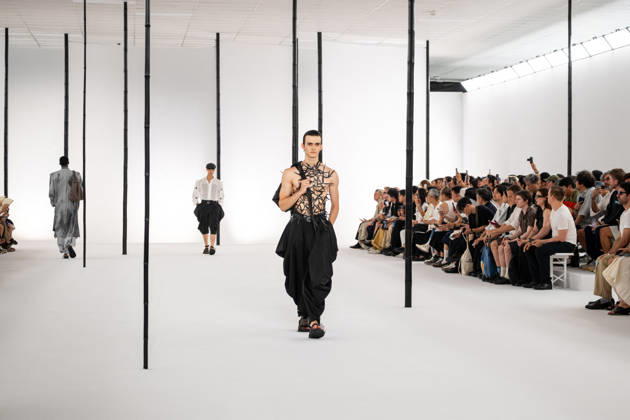 PFW - Issey Miyake - Runway A model presents a creation by IM Issey Miyake Men Miyake Design Studio team as part of their Menswear Spring-Summer 2027 collection show for fashion house Issey Miyake during Men s Fashion Week in Paris, France, June 25, 2026. Photo by Alexis Jumeau ABACAPRESS.COM Paris France  Copyright: xJumeauxAlexis ABACAx