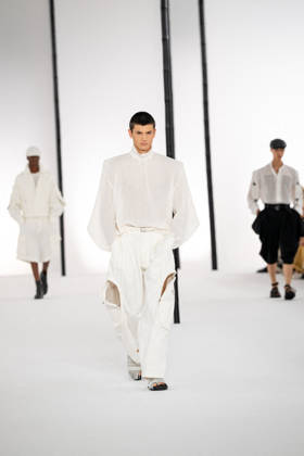 PFW - Issey Miyake - Runway A model presents a creation by IM Issey Miyake Men Miyake Design Studio team as part of their Menswear Spring-Summer 2027 collection show for fashion house Issey Miyake during Men s Fashion Week in Paris, France, June 25, 2026. Photo by Alexis Jumeau ABACAPRESS.COM Paris France  Copyright: xJumeauxAlexis ABACAx