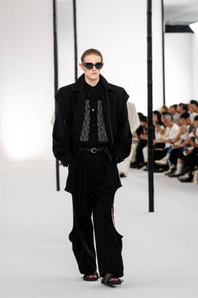 PFW - Issey Miyake - Runway A model presents a creation by IM Issey Miyake Men Miyake Design Studio team as part of their Menswear Spring-Summer 2027 collection show for fashion house Issey Miyake during Men s Fashion Week in Paris, France, June 25, 2026. Photo by Alexis Jumeau ABACAPRESS.COM Paris France  Copyright: xJumeauxAlexis ABACAx