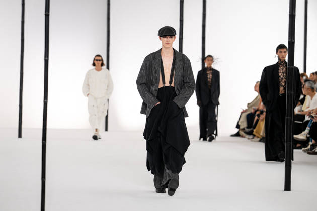 PFW - Issey Miyake - Runway A model presents a creation by IM Issey Miyake Men Miyake Design Studio team as part of their Menswear Spring-Summer 2027 collection show for fashion house Issey Miyake during Men s Fashion Week in Paris, France, June 25, 2026. Photo by Alexis Jumeau ABACAPRESS.COM Paris France  Copyright: xJumeauxAlexis ABACAx