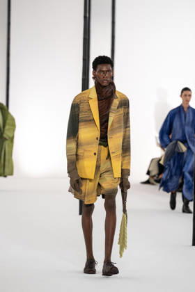 PFW - Issey Miyake - Runway A model presents a creation by IM Issey Miyake Men Miyake Design Studio team as part of their Menswear Spring-Summer 2027 collection show for fashion house Issey Miyake during Men s Fashion Week in Paris, France, June 25, 2026. Photo by Alexis Jumeau ABACAPRESS.COM Paris France  Copyright: xJumeauxAlexis ABACAx