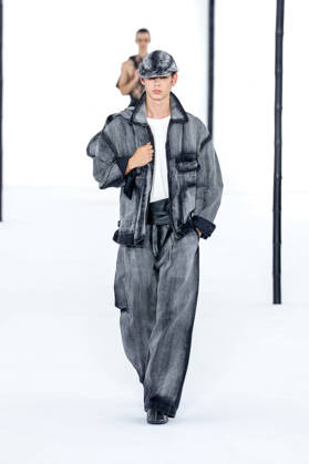 Issey Miyake Ready-to-Wear Men’s Spring Summer 2027 Fashion Show during Paris Fashion Week at the Césure Cultural Center in Paris, France, on June 24, 2026 Bestimage Runway during the Issey Miyake Men’s Spring Summer 2027 fashion show as part of Paris Fashion Week on June 24, 2026 in Paris, France Paris France  Copyright: xAgencex xBestimagexAgencex xBestimagex