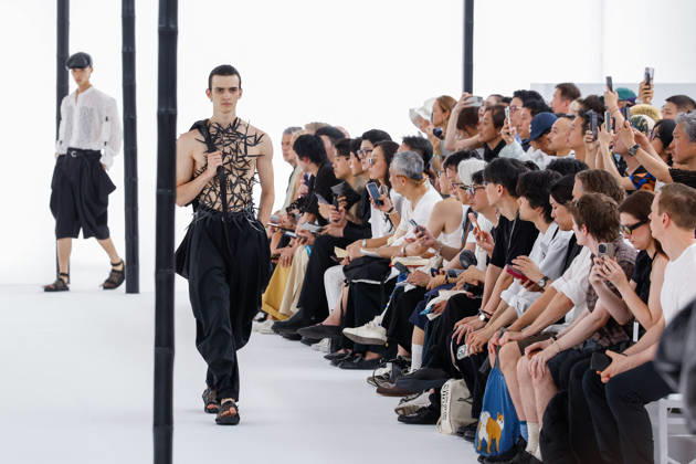 Issey Miyake Ready-to-Wear Men’s Spring Summer 2027 Fashion Show during Paris Fashion Week at the Césure Cultural Center in Paris, France, on June 24, 2026 Bestimage Runway during the Issey Miyake Men’s Spring Summer 2027 fashion show as part of Paris Fashion Week on June 24, 2026 in Paris, France Paris France  Copyright: xAgencex xBestimagexAgencex xBestimagex
